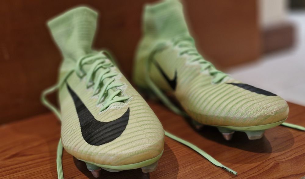 NIKE Mercurial Flyknit