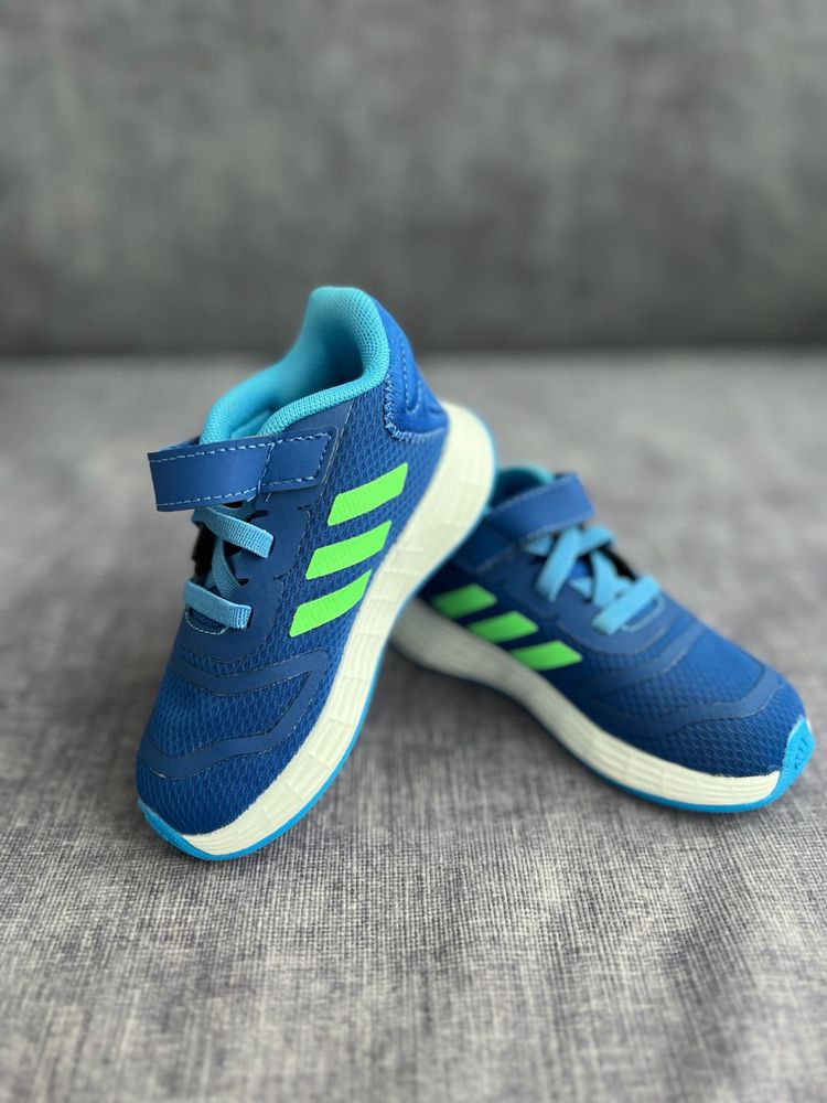 Нові дитячі кросівки Adidas 22 (14 см)