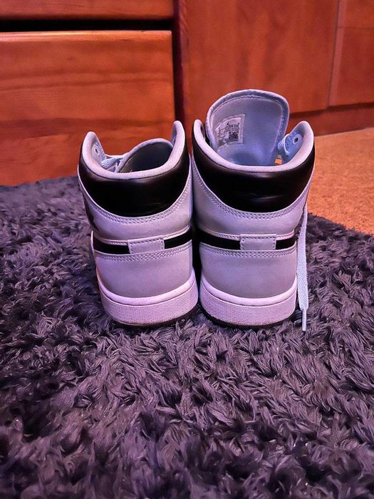 Nike Air Jordan 1 Mid "Ice Blue"