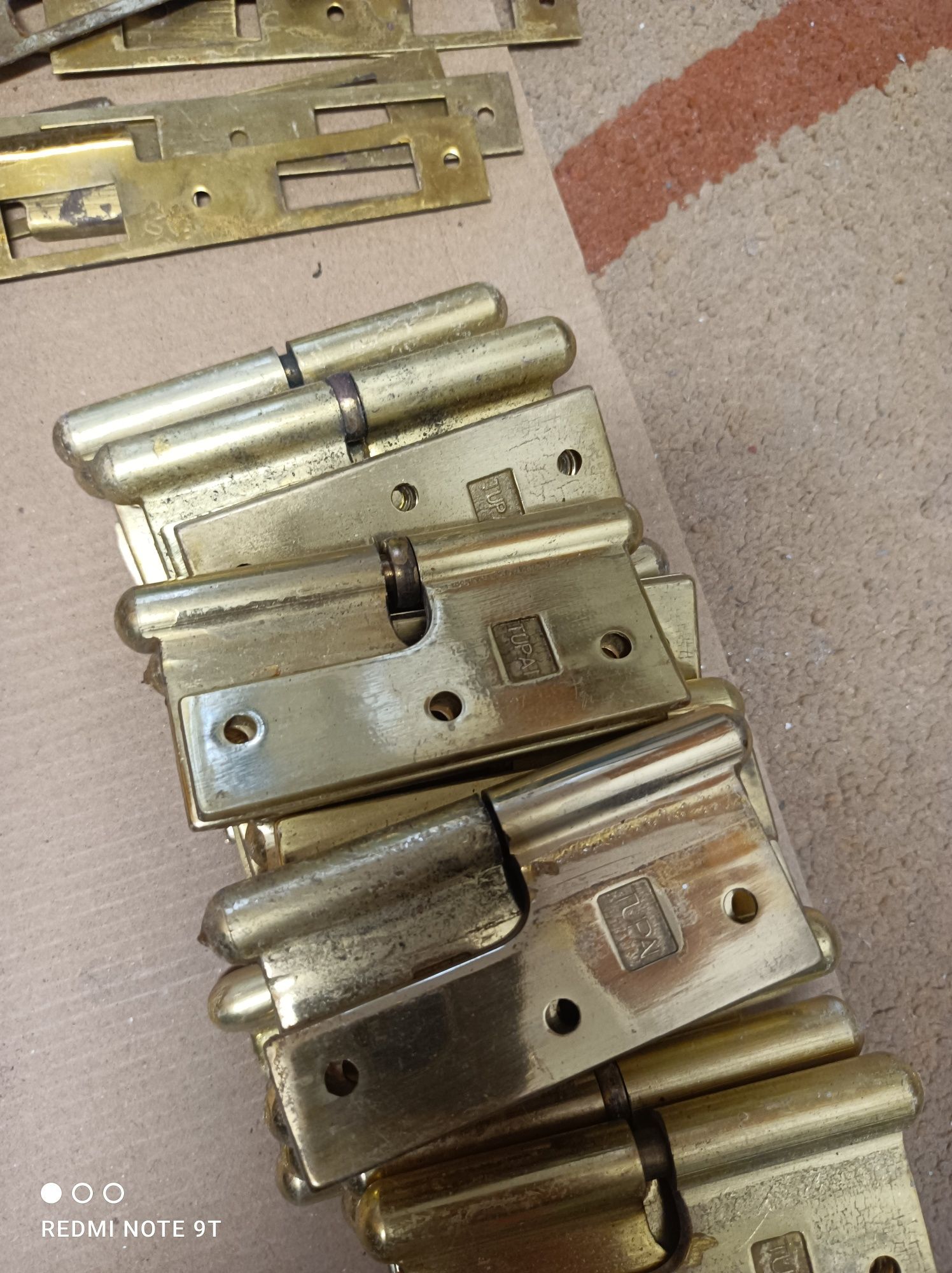 Ferragens TUPAI  para portas e roupeiros