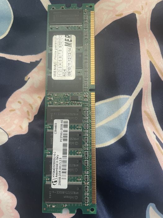 DDR SDRAM HYS64D32020GDL-6-C 256mb