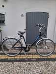 Giant rower  ze wspomaganiem elektrycznym 28 cali aluminium