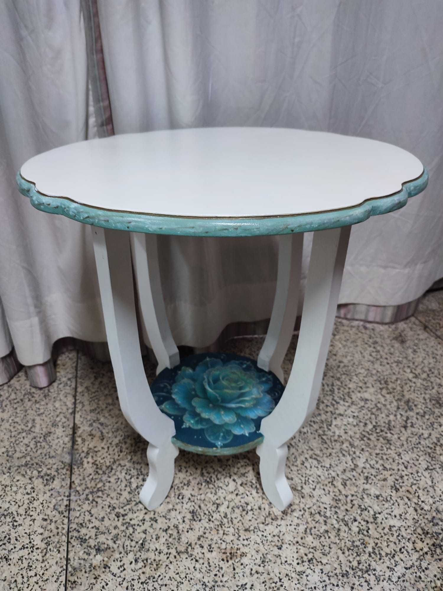 Mesa de apoio, restaurada, madeira