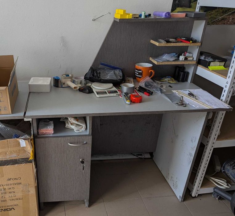 Прилавки вітрини торгові + стіл продавця для магазину