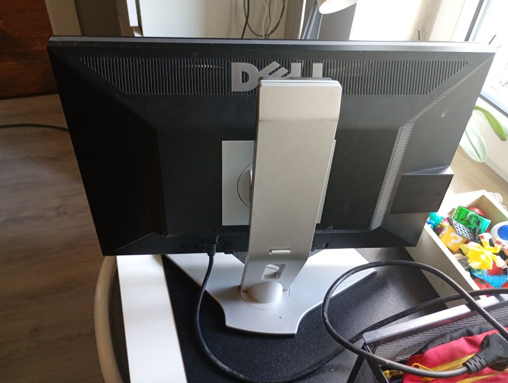 Monitor dell w bardzo dobrym stanie