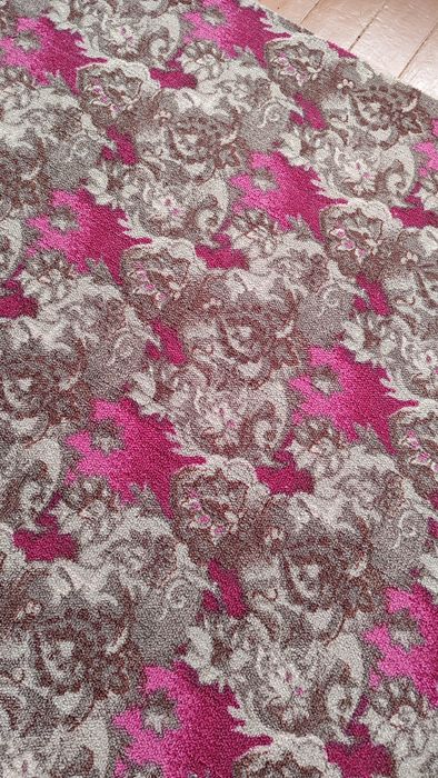 Продам ковер в хорошем состоянии.