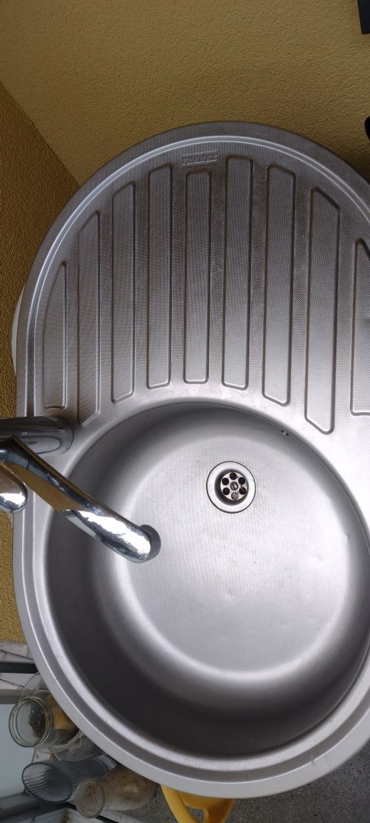 Zlewozmywak aluminiowy.