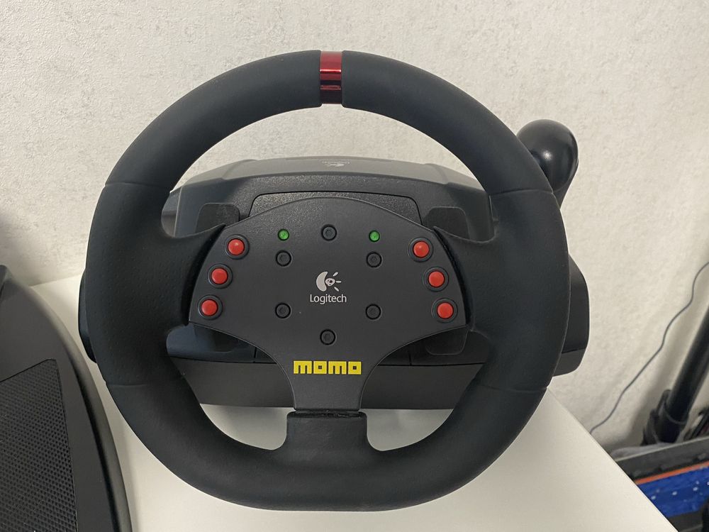Игровой руль Logitech Momo в идеальном состоянии!