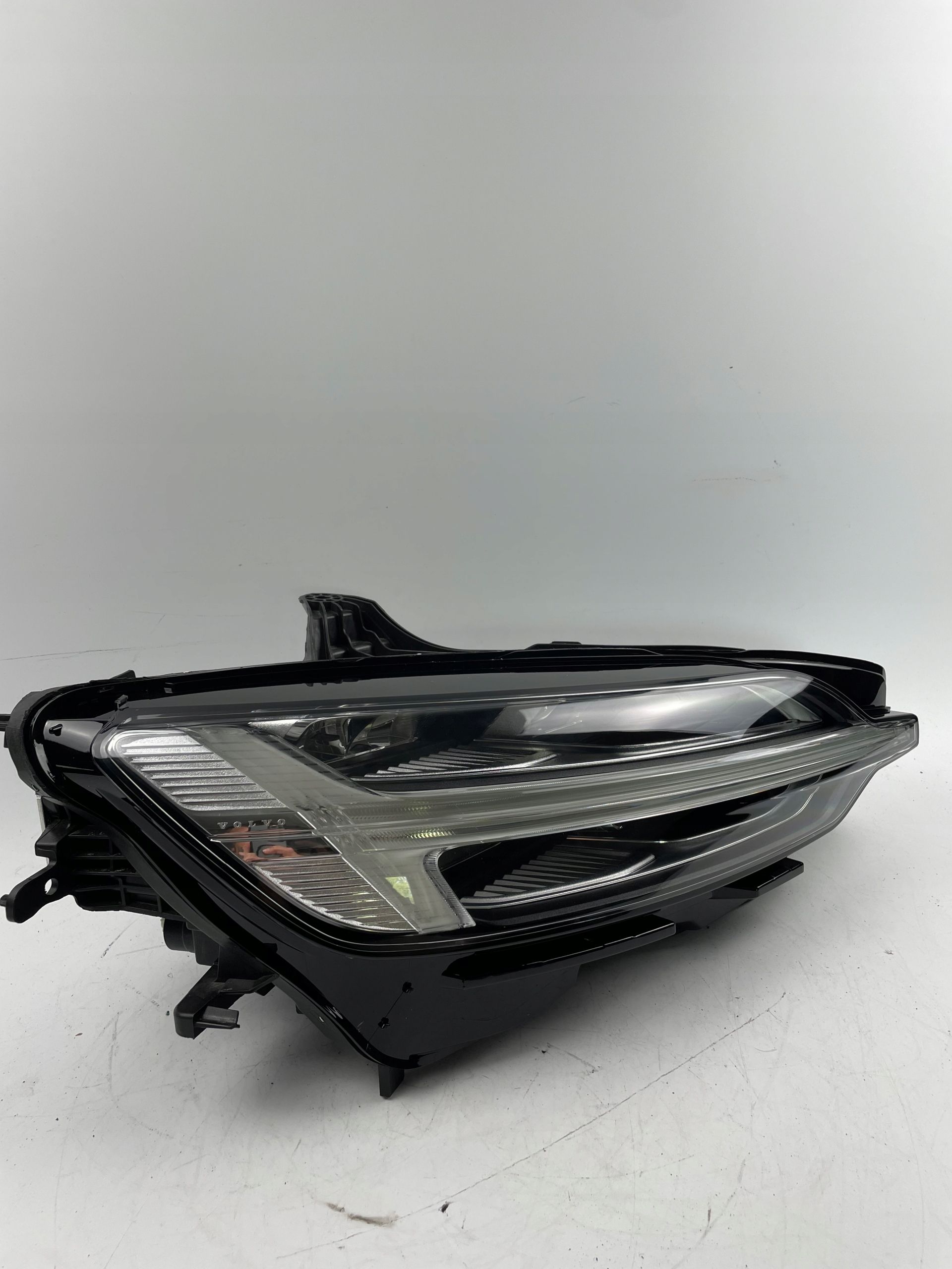 Lampa przednia prawa  VOLVO S60 V60 Full led 18r-