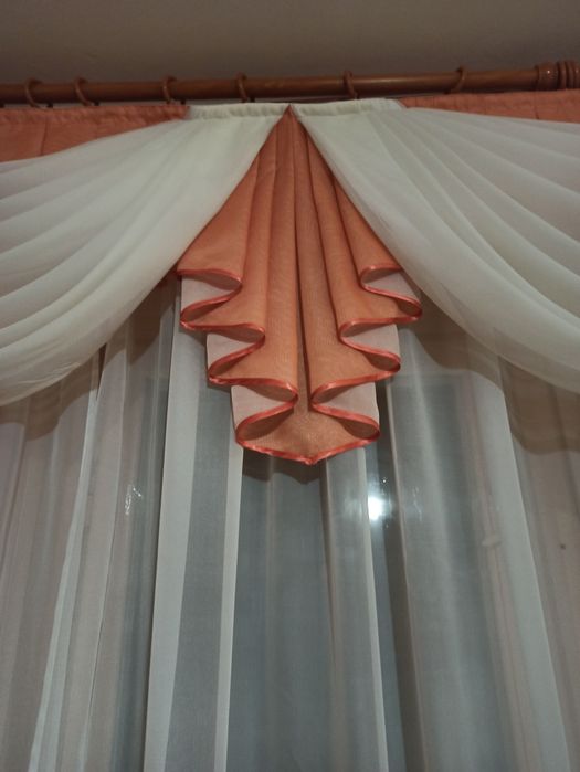 Ламбрекен на вікно