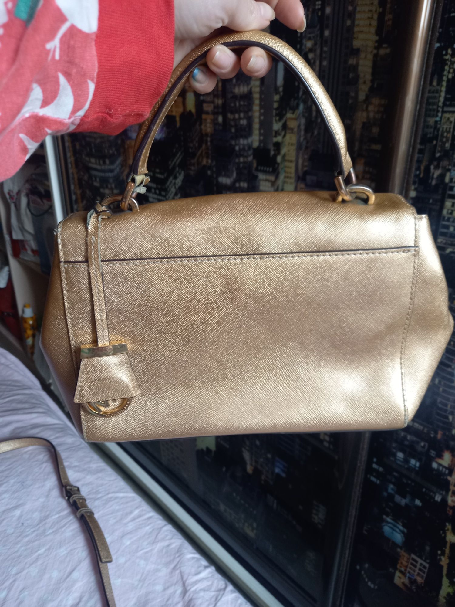 Золотистая сумка Michael Kors 17×30