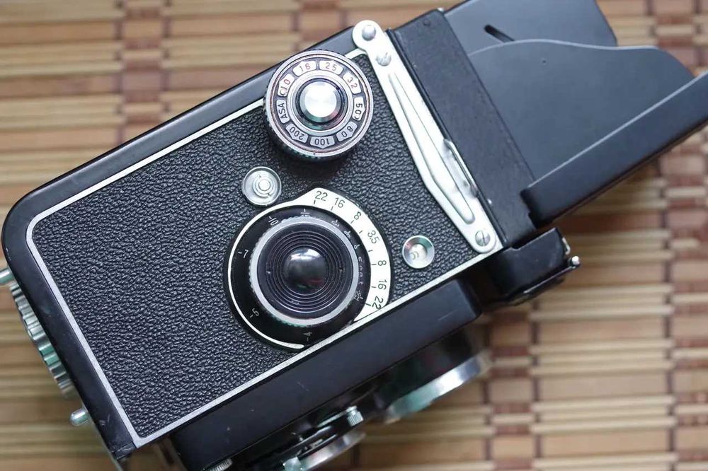 Среднеформатный  Фотоаппарат Yashica LM  Yashikor 80mm 3.5