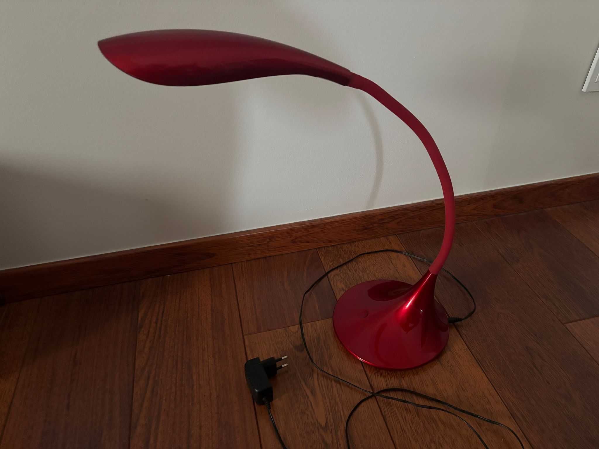 Lampka led na biurko czwerwona światło białe