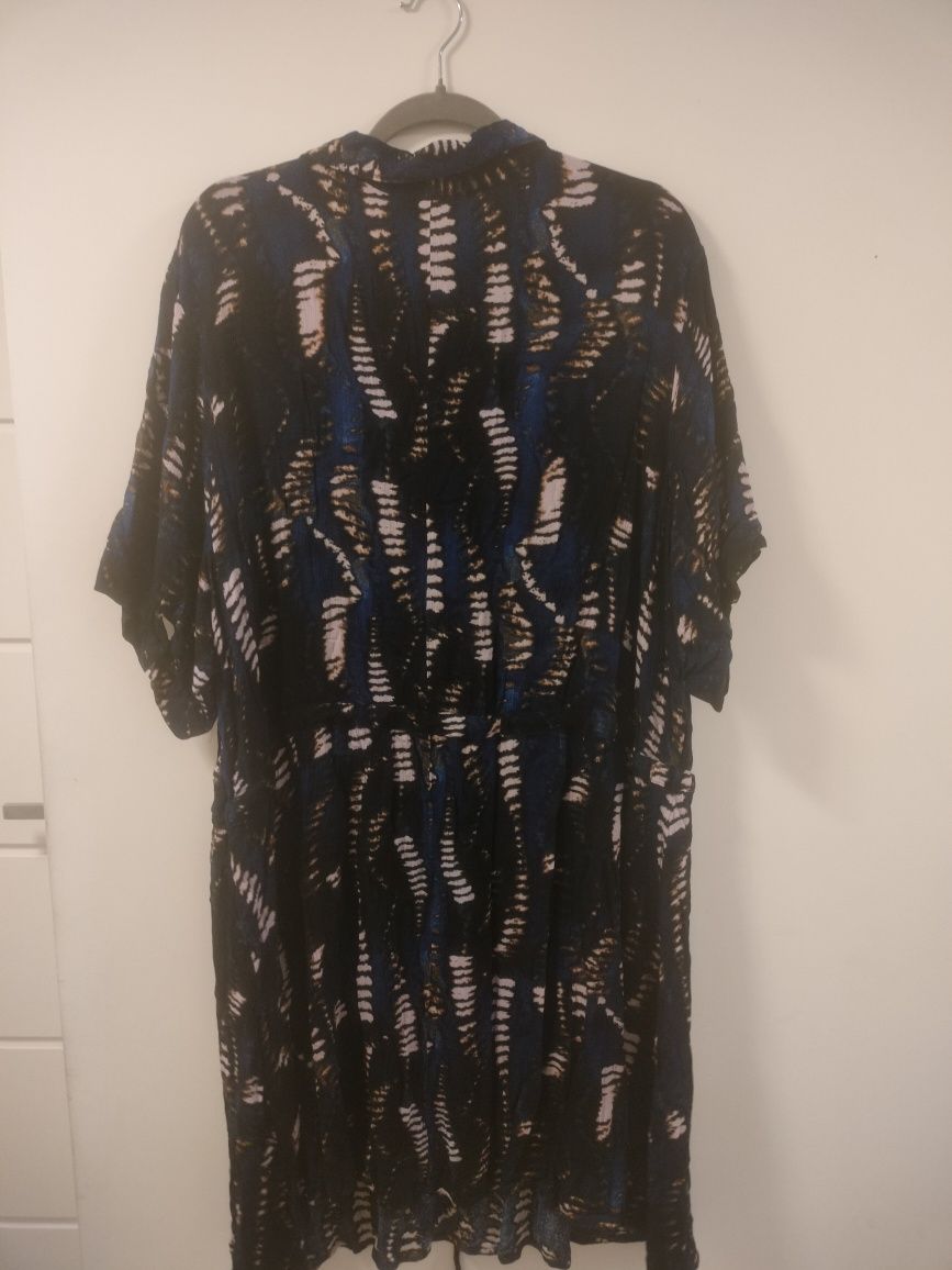 Granatowa wzorzysta sukienka plus size