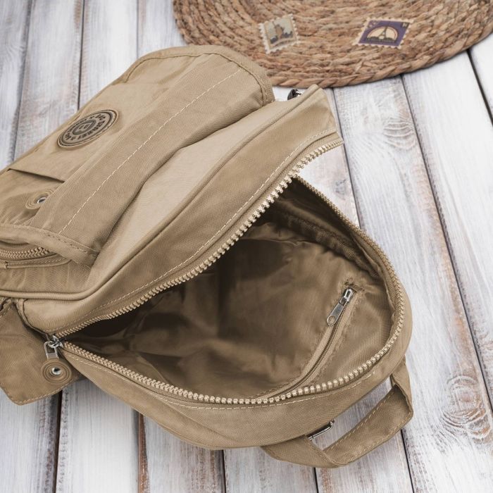 Modny plecaczek damski w kolorze jasnego brązu SP-10-LB