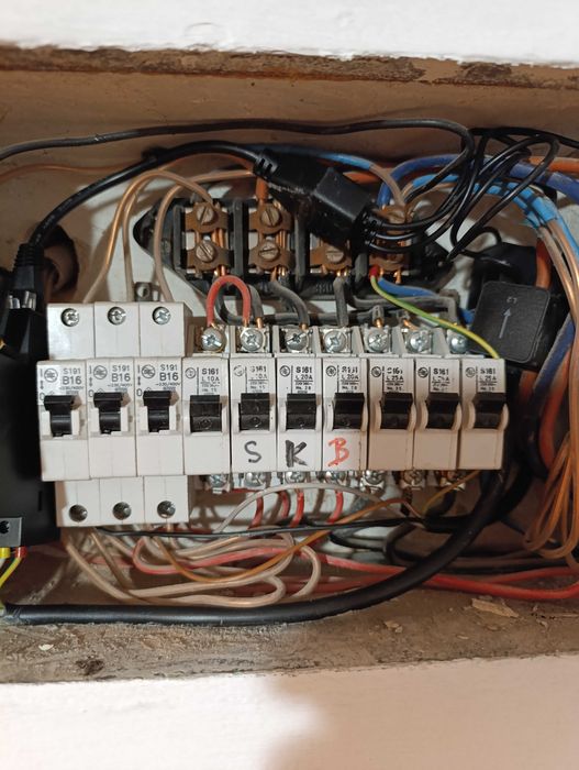 Elektryk, pogotowie elektryczne 24/7, przyłącza, domofony, monitoring