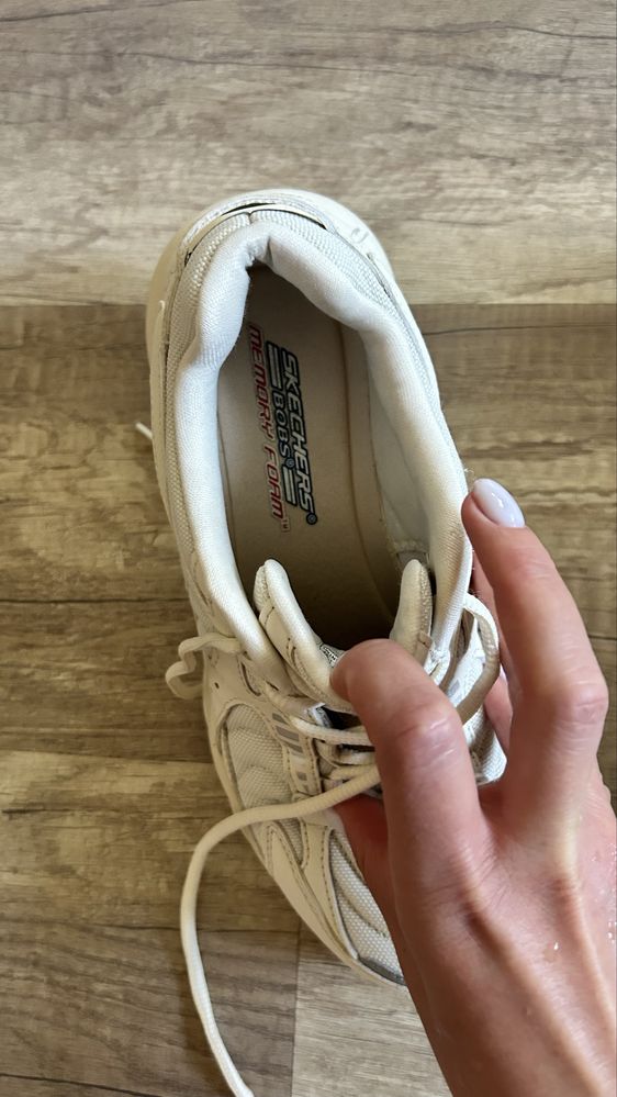 Продам кросівки Skechers