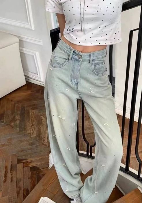 Світло-блакитні джинси