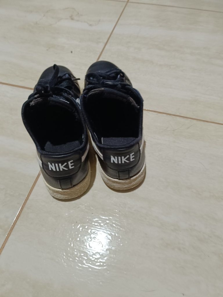 Buty Nike młodzieżowe rozmiar 37