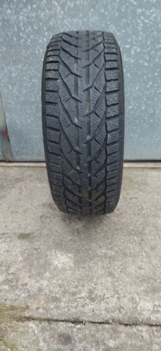 Opona zimowa 205/50 R 17