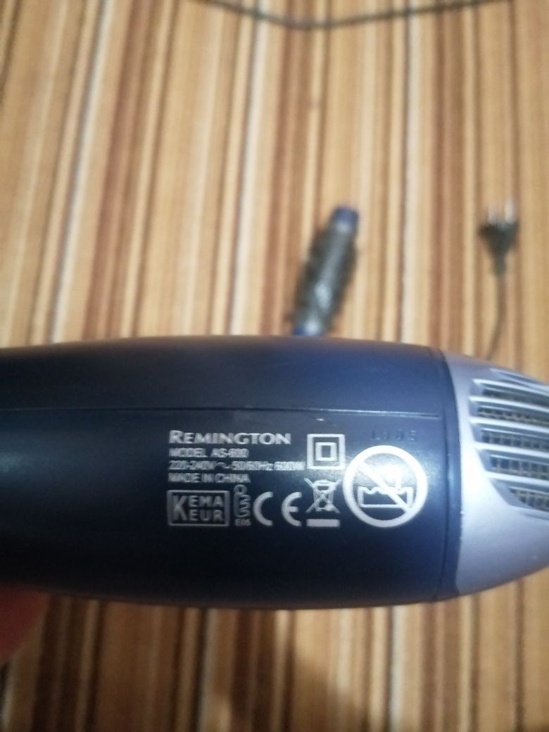 Продам Фен-щетка Remington