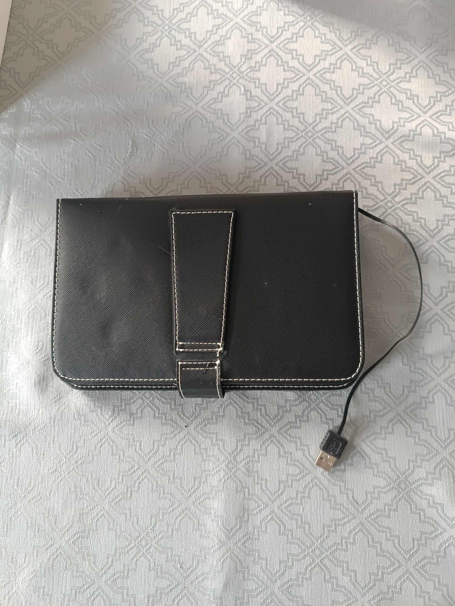 Etui na tablet 7" z klawiaturą i kablem usb