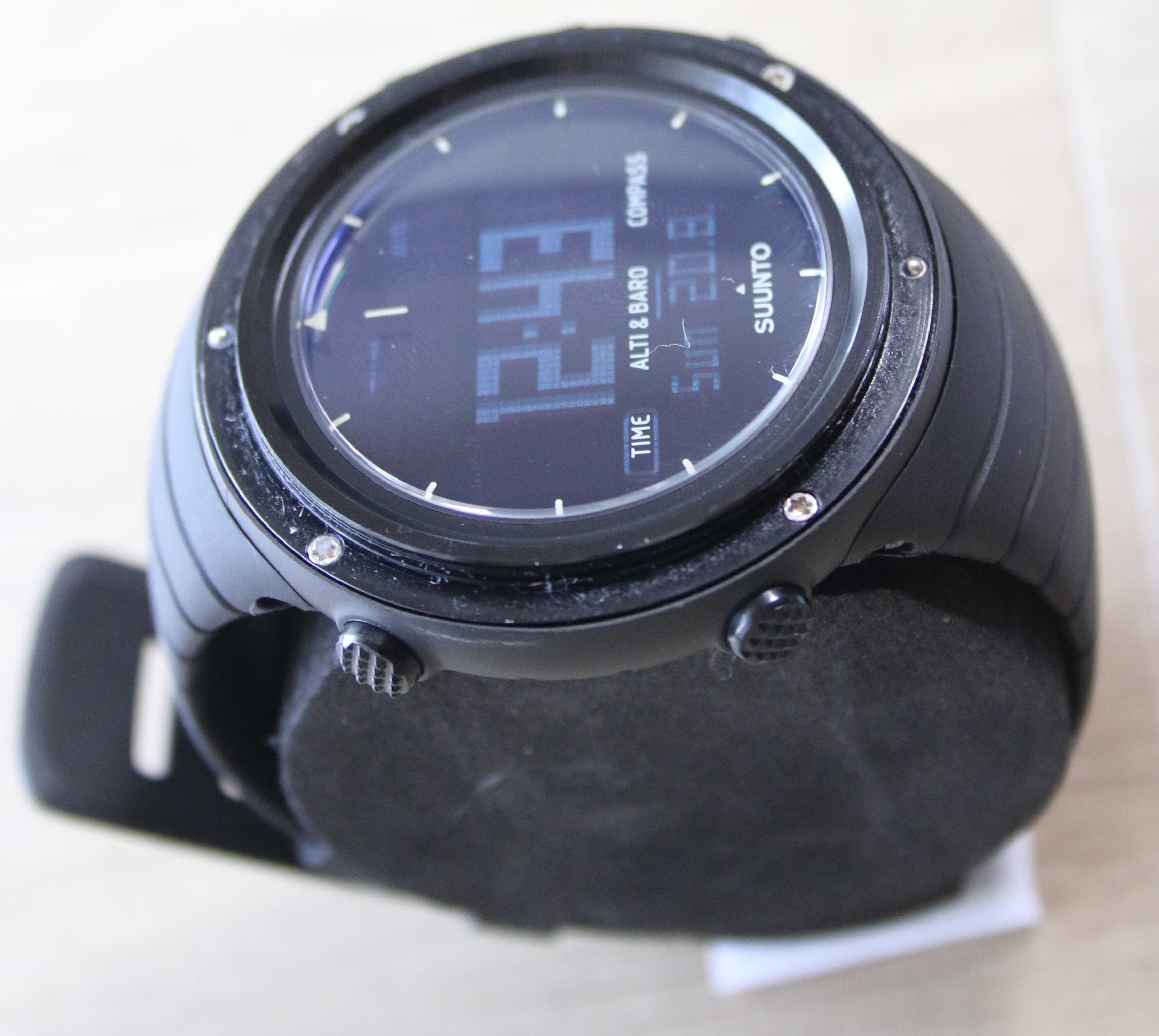 Suunto Core All Black zegarek sportowy z wadą