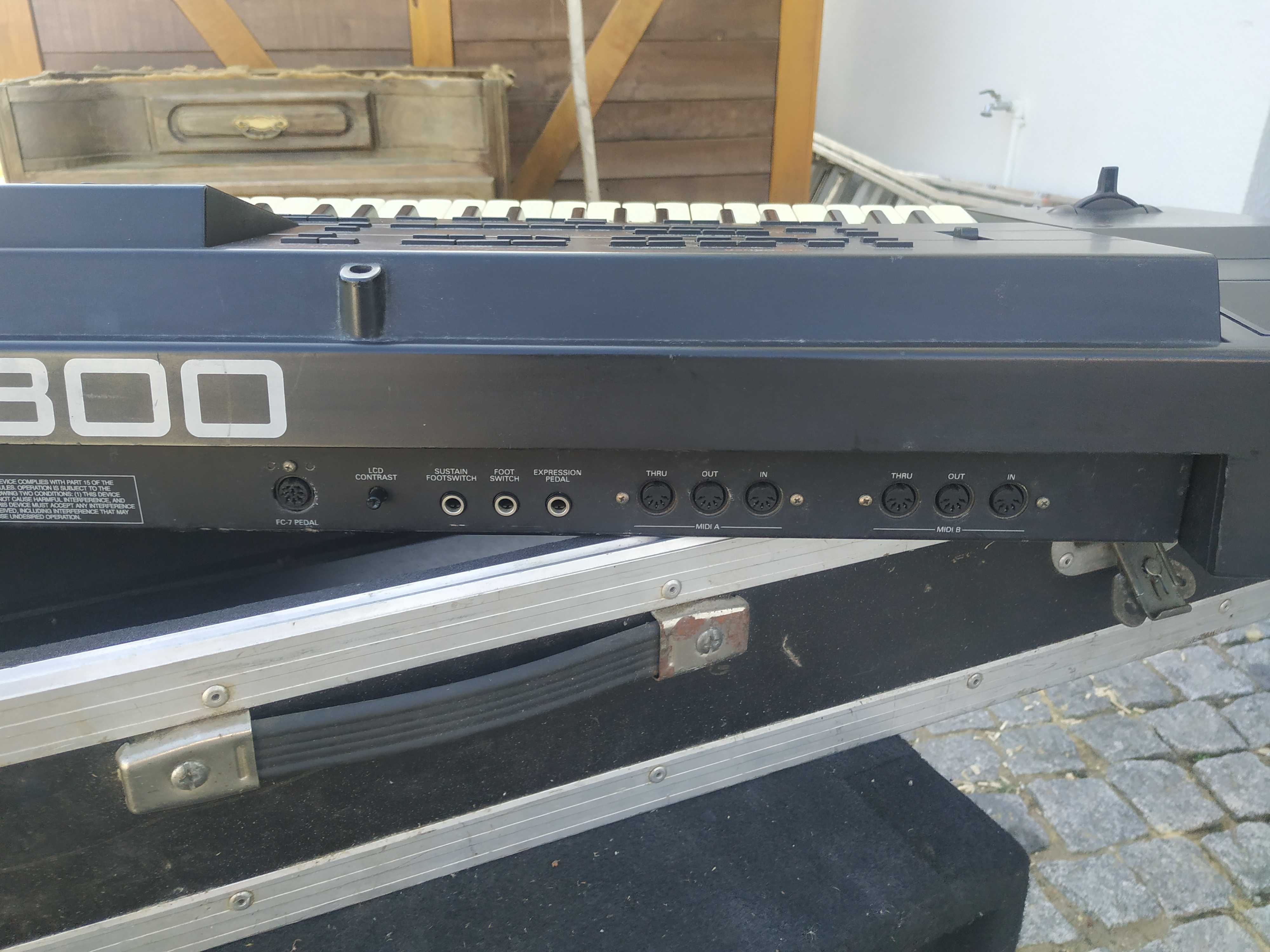 Sintetizador Roland G-800