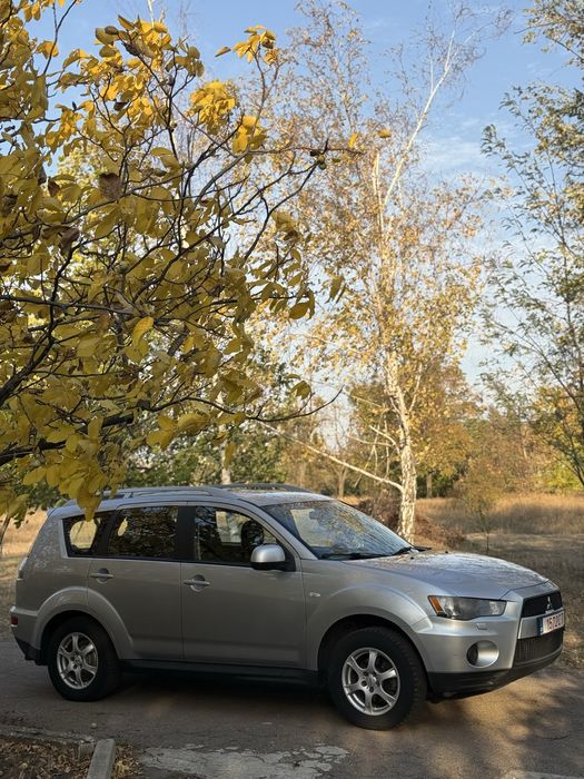 Mitsubishi Outlander 2011 ГОД 2.0 дизель полный привод