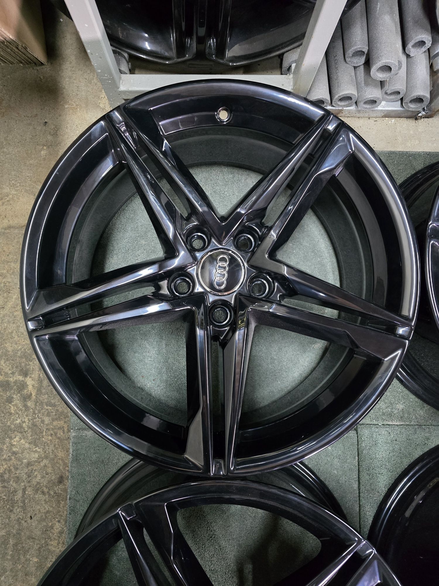 Felgi Audi 5x112 R18 ET40 66.6 A4 B9 B8 S4 A6 C7 C8 A5 S LINE 8W0 601