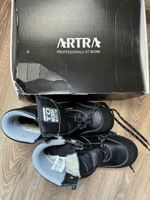 Buty robocze zimowe - 4 pary po 100 każda