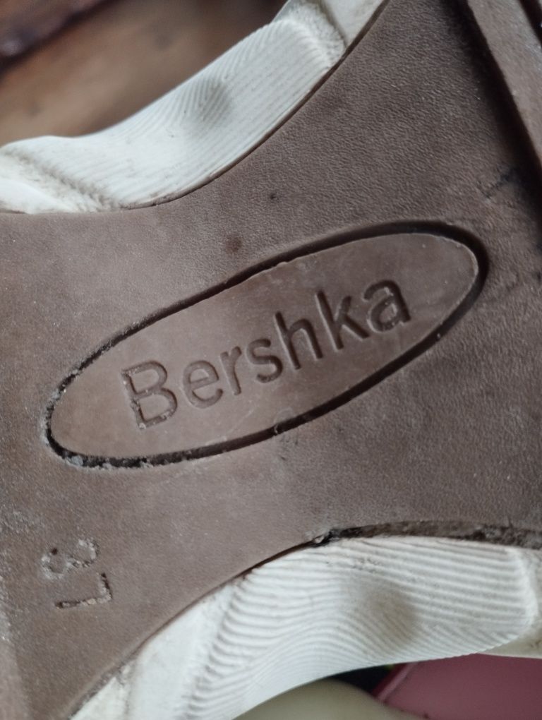Продам кросівки Bershka, 37 розмір