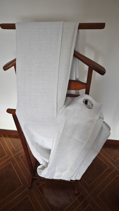 Cortinas semi-opacas brancas e metalizadas