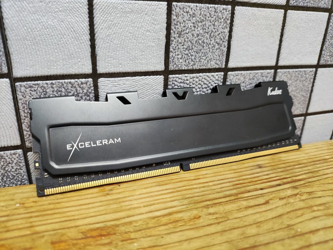 4Gb память DDR4-2400 Exceleram Kudos