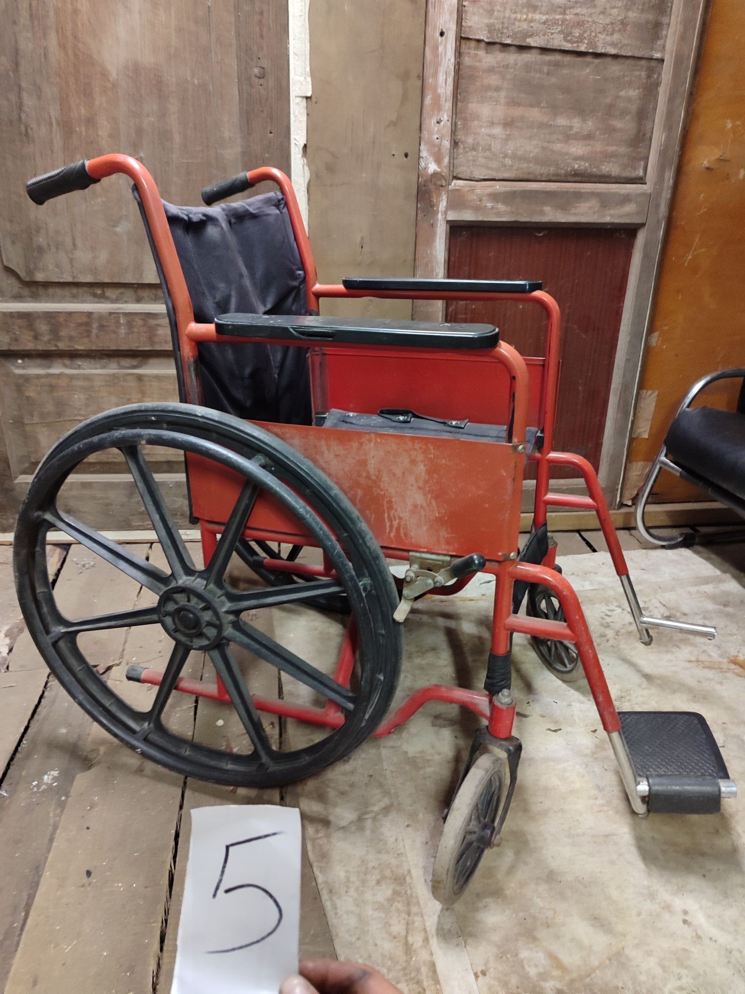 Продам инвалидную коляску