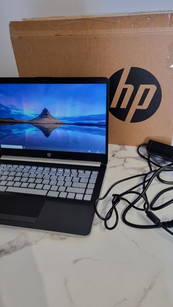 Laptop HP 14-dk0005nw - podświetlana klawiatura