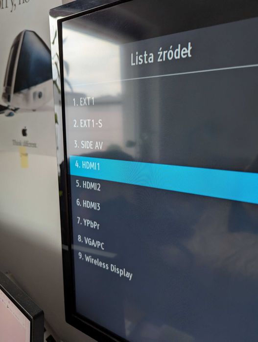 Telewizor 32 cale FHD Toshiba z uchwytem ściennym