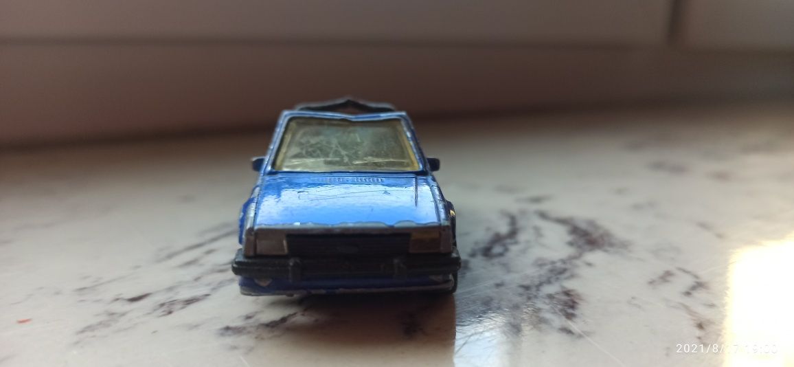 Matchbox ford escort kabriolet 1985r.