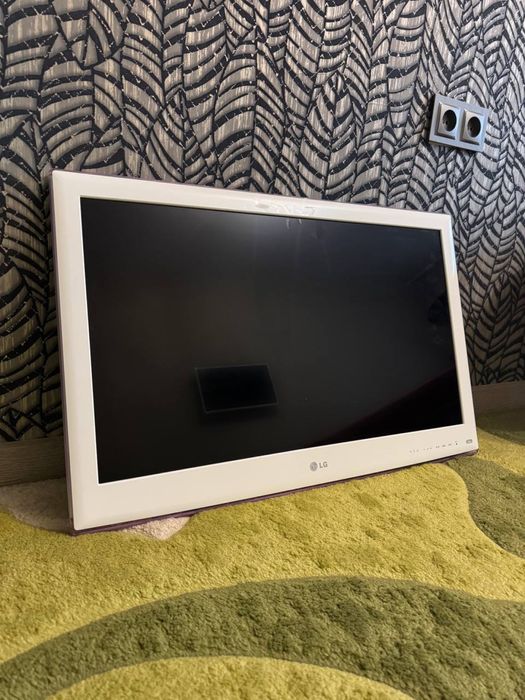 Телевизор  LG на зарчасти
