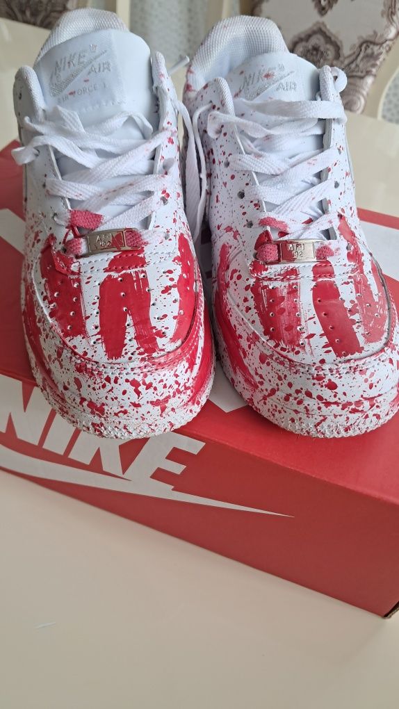 Продам Nike Air Forse 1
Вот прNAike
Вот пр