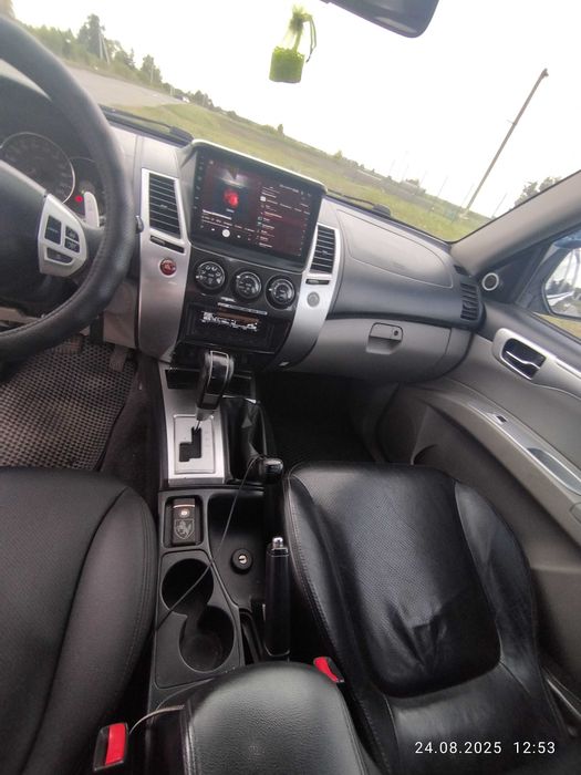 Mitsubishi pagero sport 2011