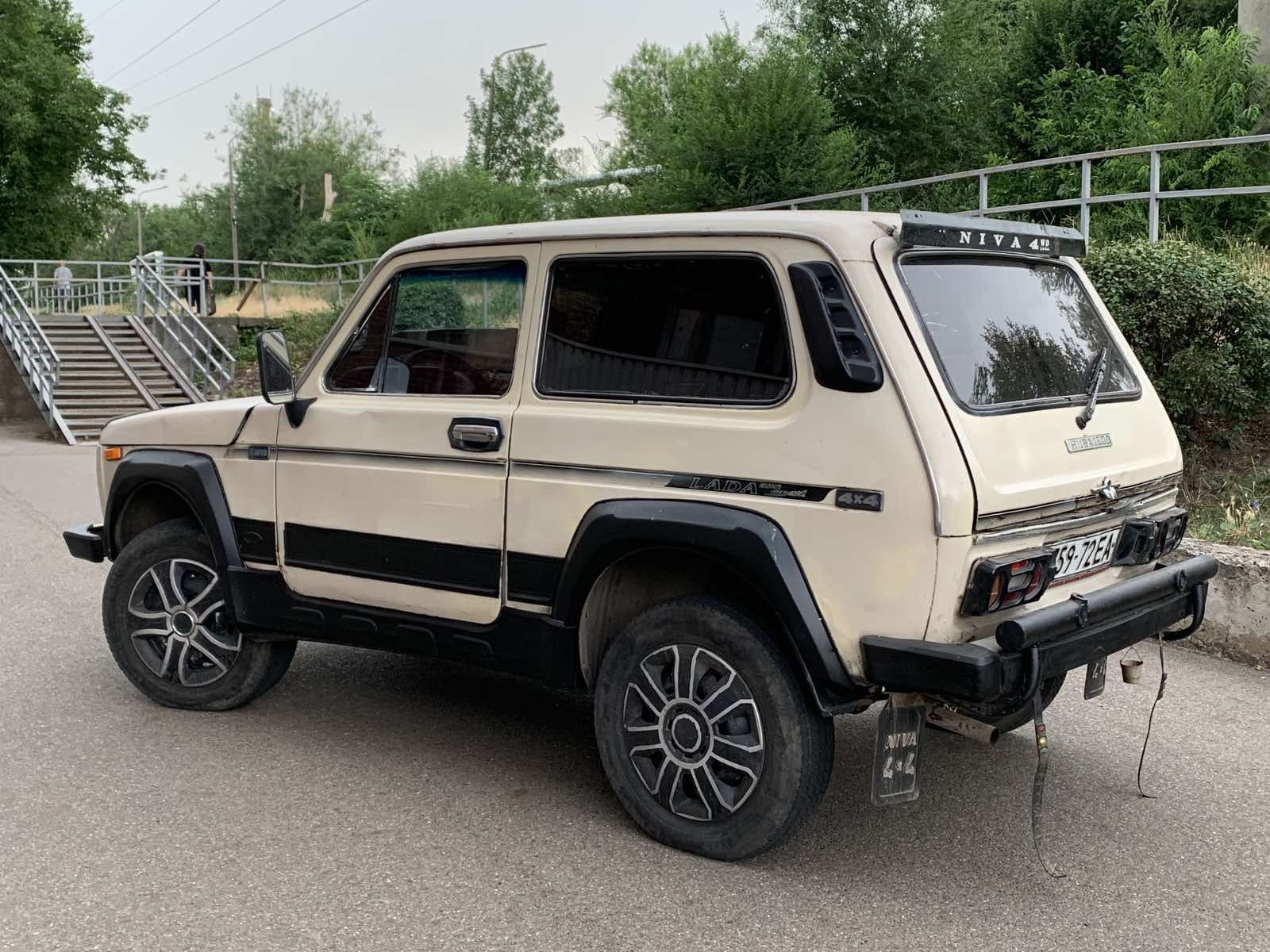 Автомобиль ВАЗ 2121 Нива 1.6 газ/бенз