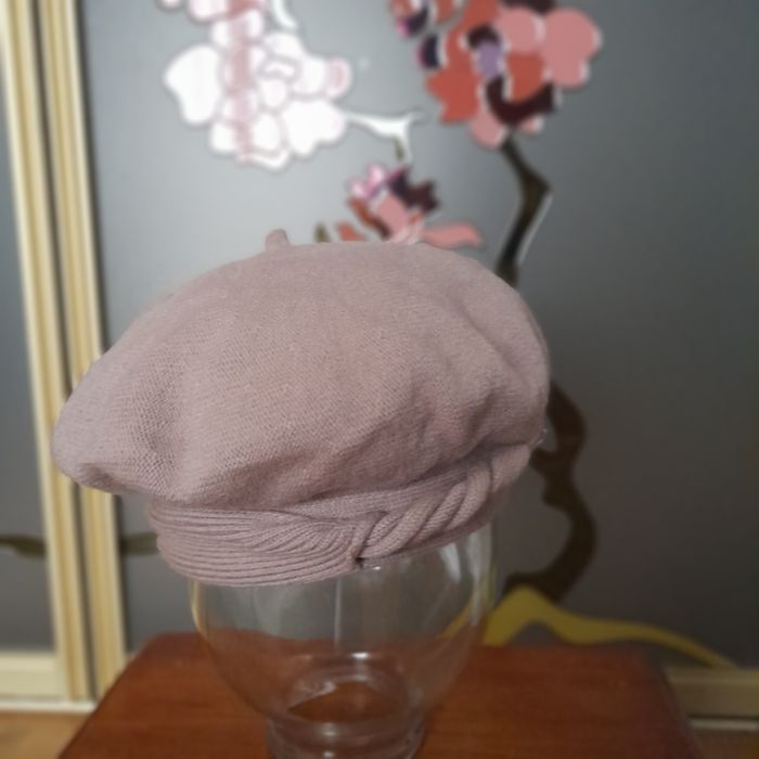 Берет жіночій вовна