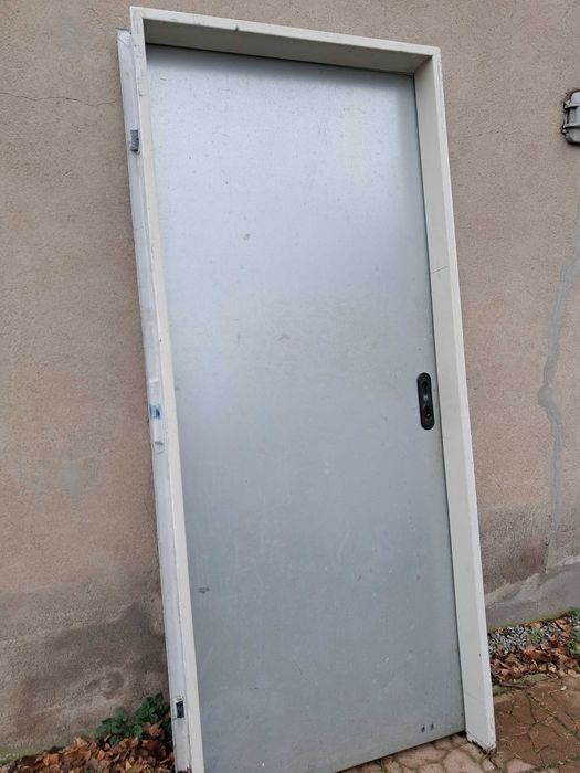Drzwi stalowe prawe z ościeżnicom