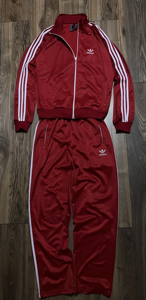 Кочтюм Adidas (trefoil)