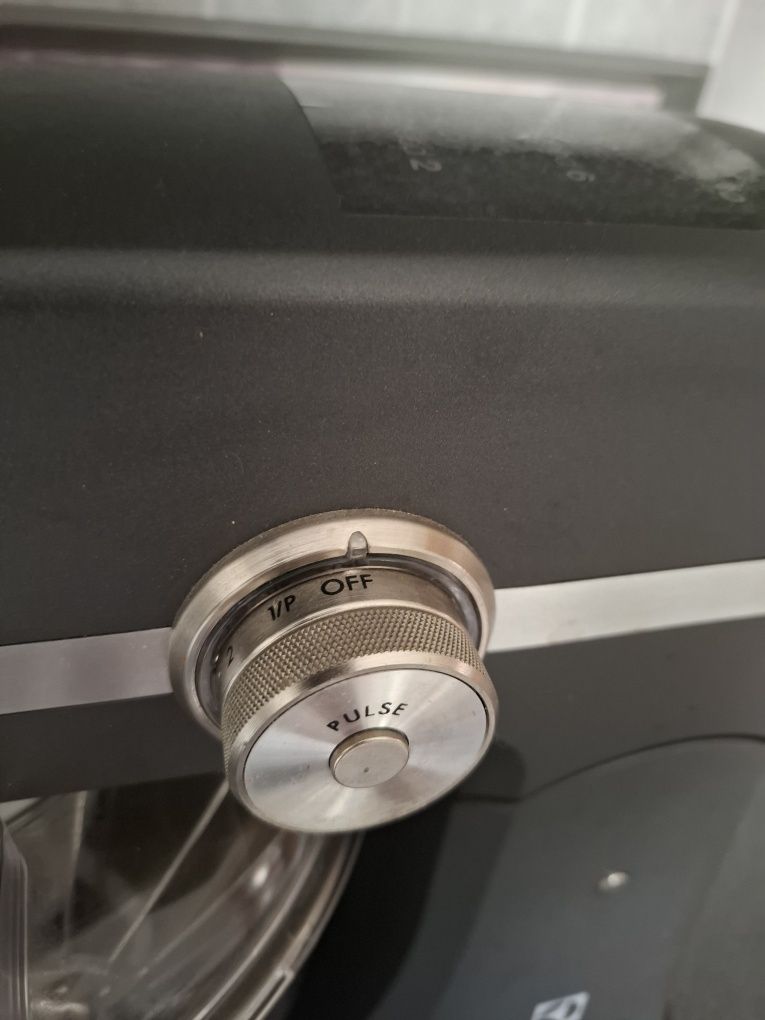 Robot kuchenny Electrolux EKM5540 w idealnym stanie.