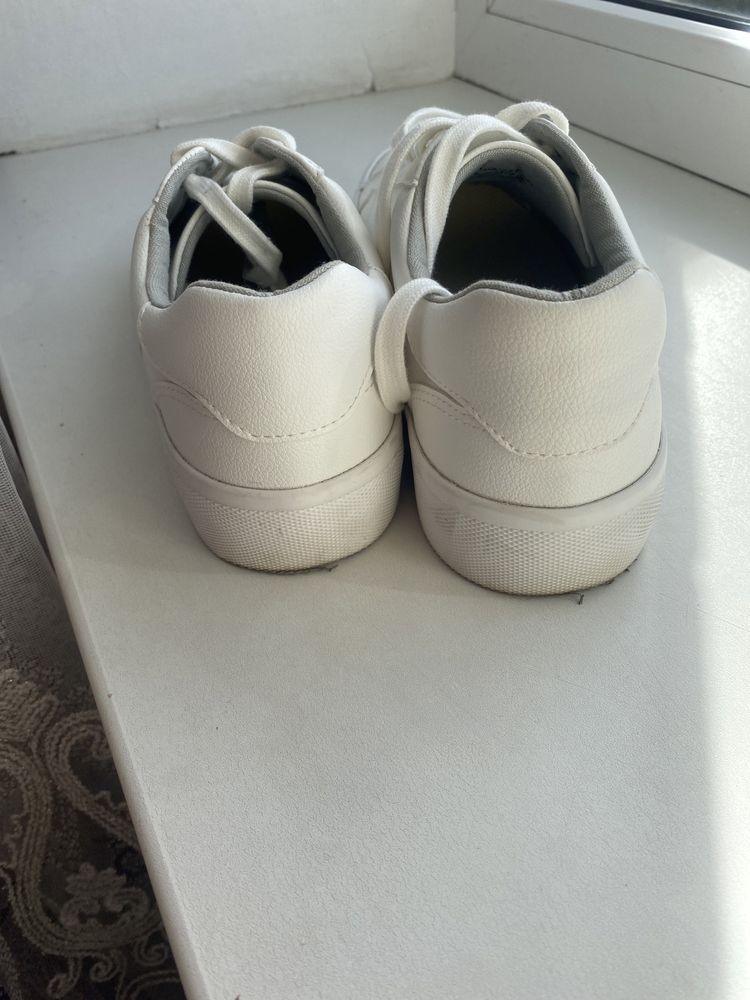 Кросівки білі Zara 38 розмір, 24,5 см