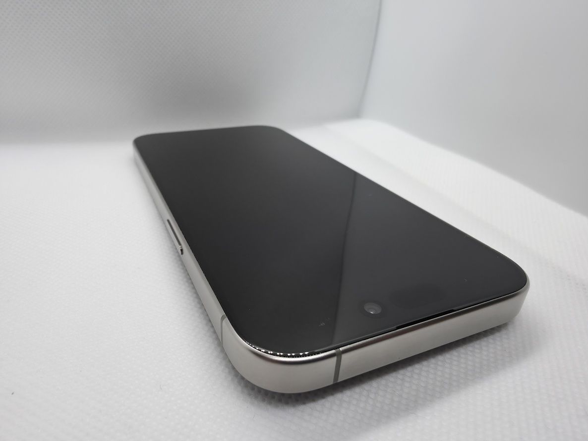 iPhone 15 Pro 128GB Titânio Natural (Cinzento)