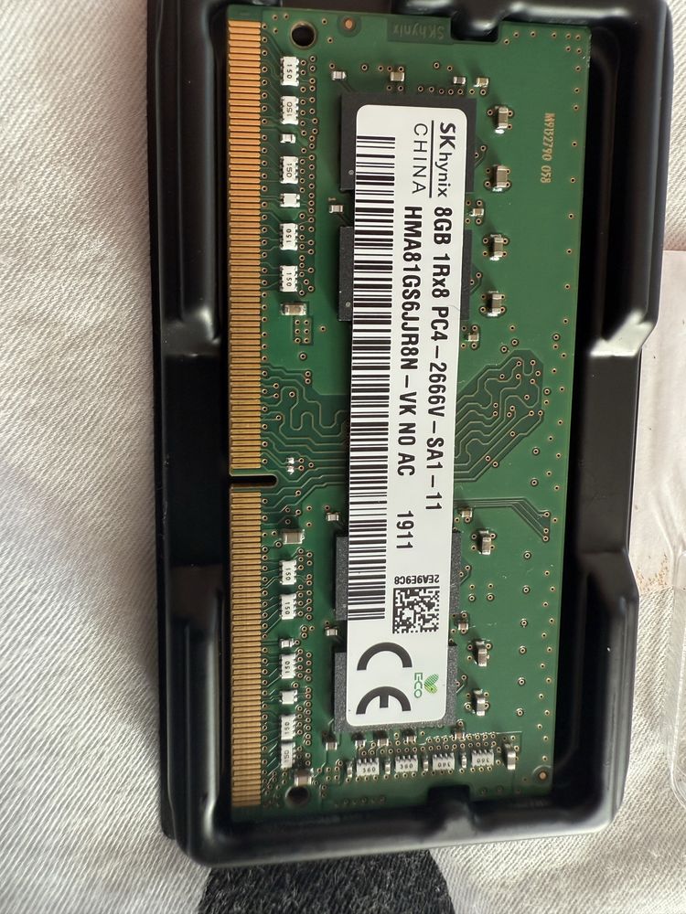 2 SSD жорстких диска для ноута і 2 планки оперативної памяті