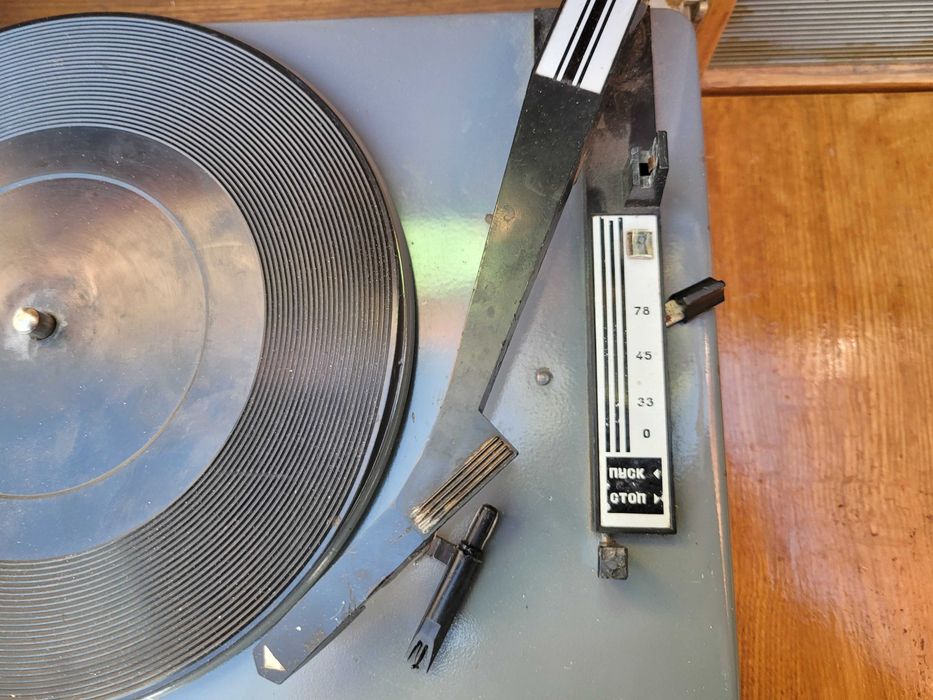 Грамофон, проигрователь Каравелла